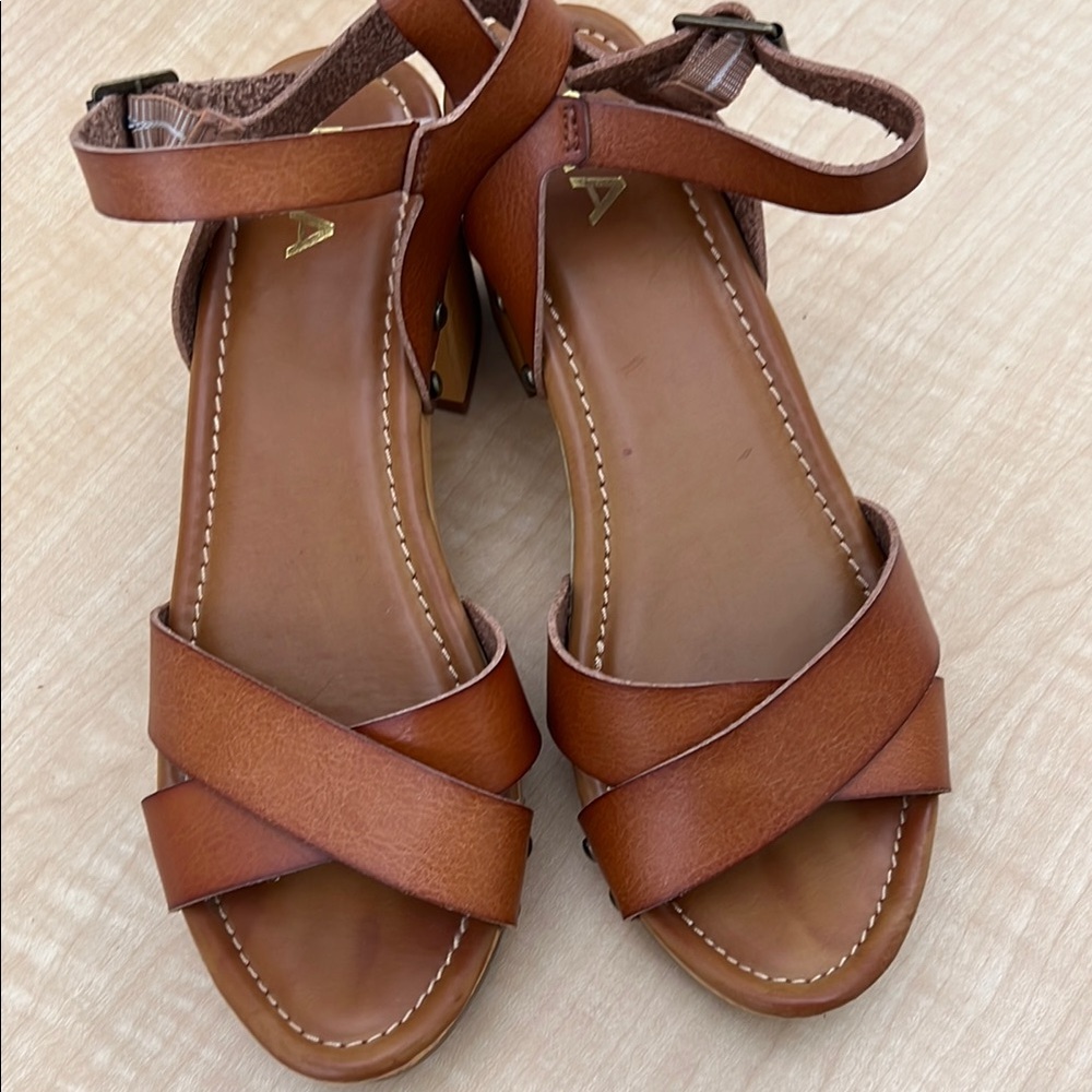 Mia Wood Brown Leather Sandals size 8